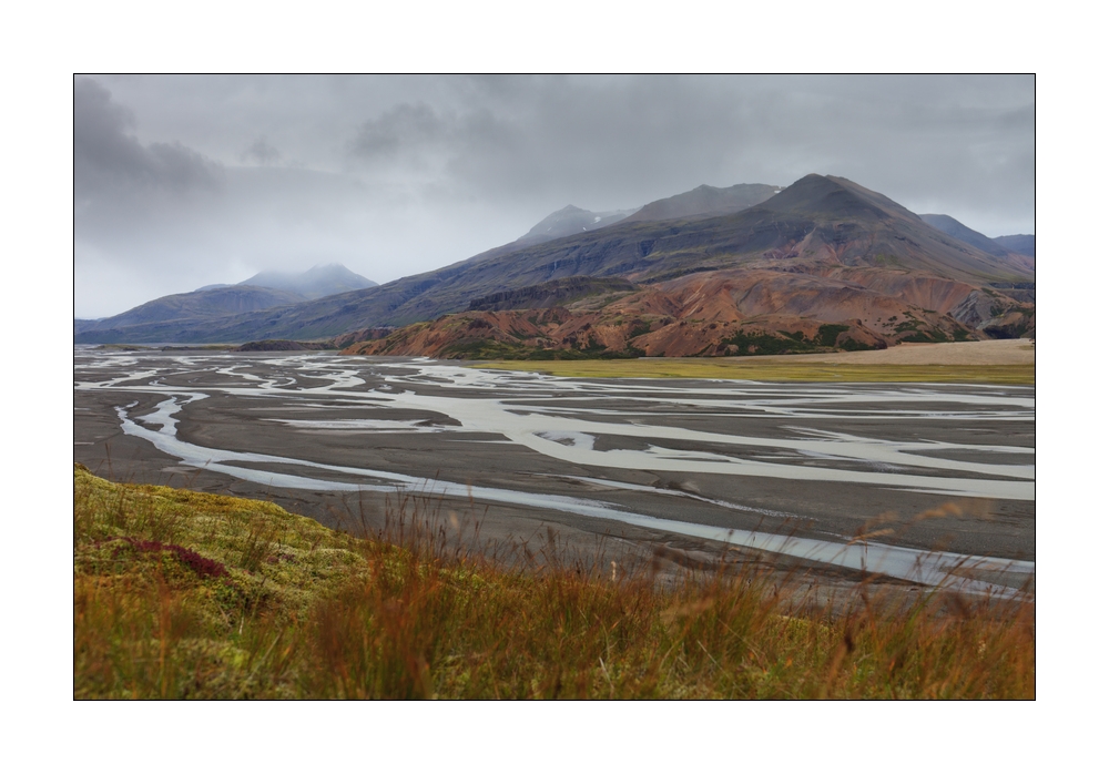 Flusslandschaft und farbige Berge #33271