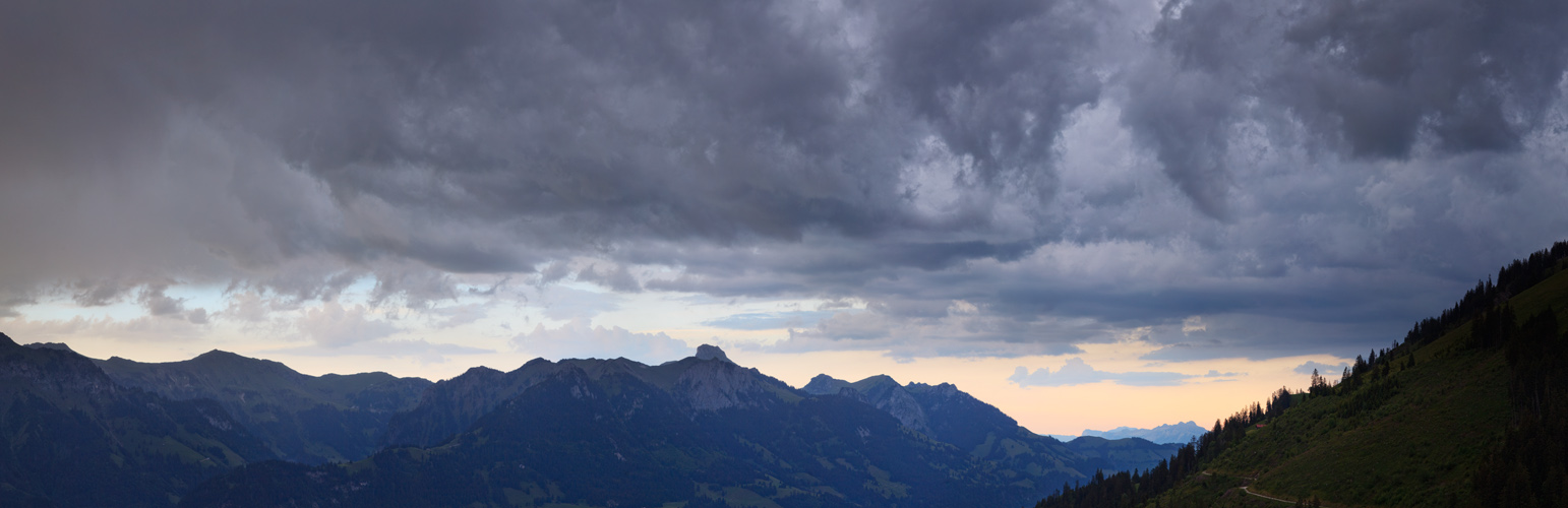 Gewitterstimmung im Simmental #32547